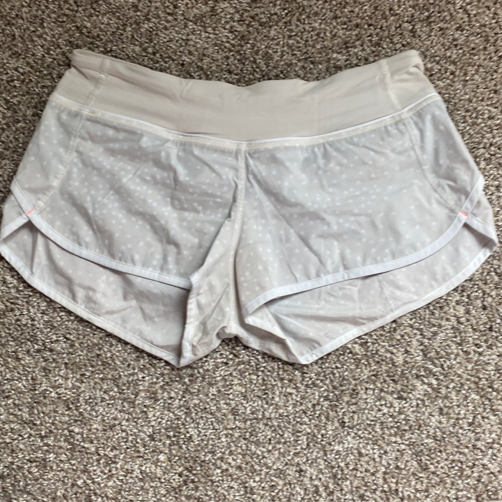 Lululemon 2.5” Low Rise Speedy Short Size 6.